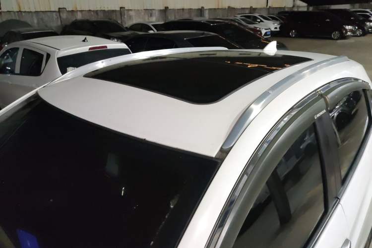 Used Honda Vezel 2015 1.8L CVT 2WD Luxury Model Roof
