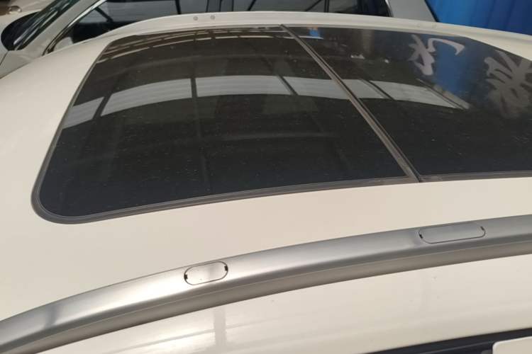 Used Honda Vezel 2015 1.8L CVT 2WD Luxury Model Roof