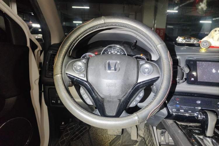 Used Honda Vezel 2015 1.8L CVT 2WD Luxury Model Steering Wheel