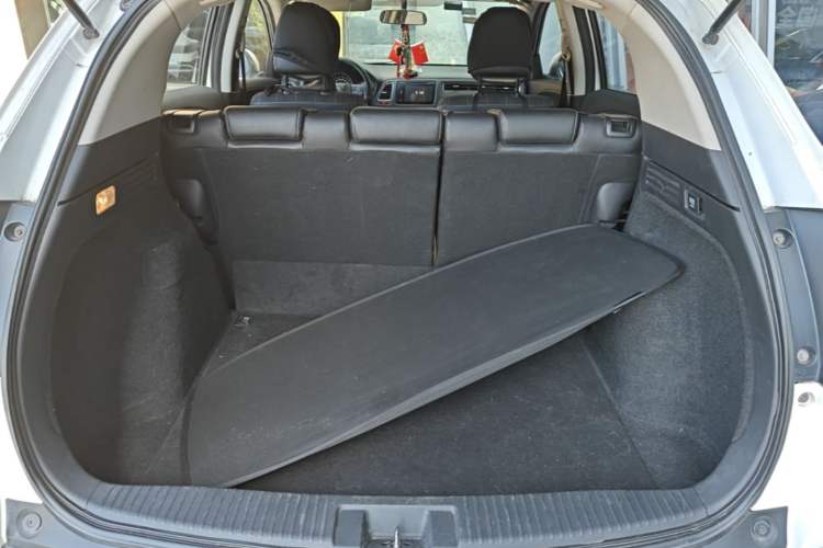 Used Honda Vezel 2015 1.8L CVT 2WD Luxury Model Trunk
