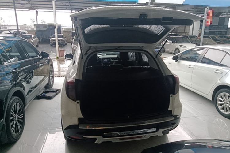 Used Honda Vezel 2015 1.8L CVT 2WD Luxury Model Trunk
