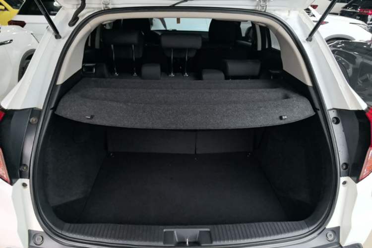 Used Honda Vezel 2015 1.5L CVT two-wheel drive Comfort trim Trunk