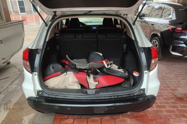Used Honda Vezel 2015 1.5L CVT two-wheel drive Comfort trim Trunk