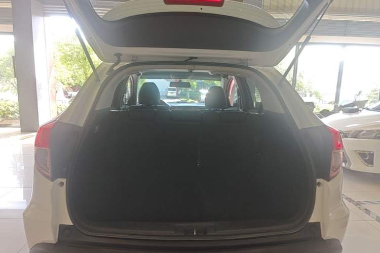 Used Honda Vezel 2015 1.8L CVT 2WD Elite Model Trunk