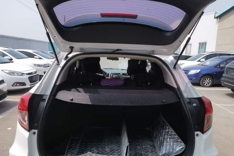 Used Honda Vezel 2015 1.5L CVT two-wheel drive Comfort trim Trunk