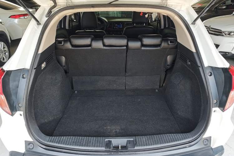 Used Honda Vezel 2015 1.5L CVT two-wheel drive Comfort trim Trunk