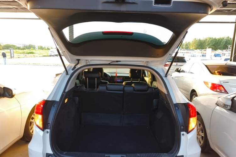 Used Honda Vezel 2015 1.5L CVT two-wheel drive Comfort trim Trunk