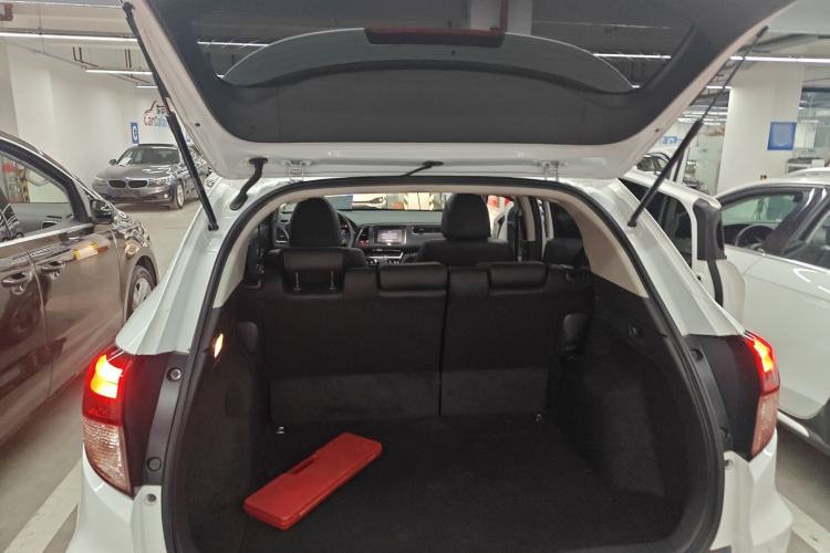 Used Honda Vezel 2015 1.8L CVT Four-Wheel Drive Flagship Model Trunk