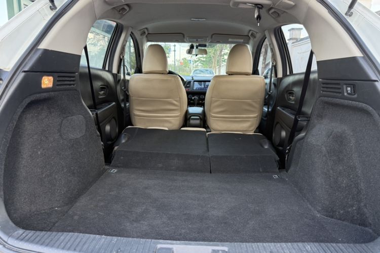 Used Honda Vezel 2015 1.5L CVT two-wheel drive Comfort trim Trunk