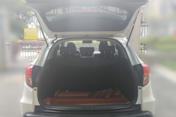 Used Honda Vezel 2015 1.5L CVT two-wheel drive Comfort trim Trunk