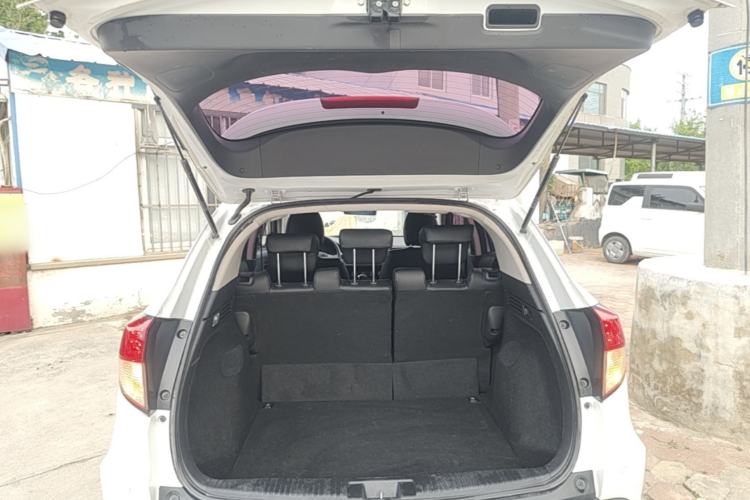 Used Honda Vezel 2015 1.5L CVT two-wheel drive Comfort trim Trunk
