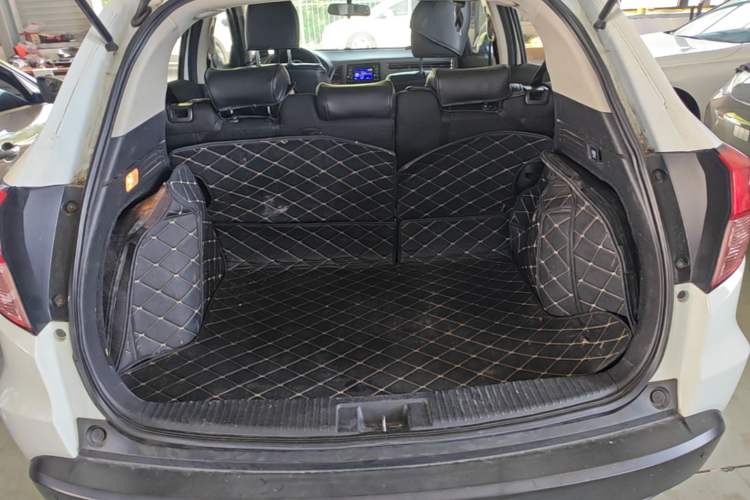 Used Honda Vezel 2015 1.5L CVT two-wheel drive Comfort trim Trunk