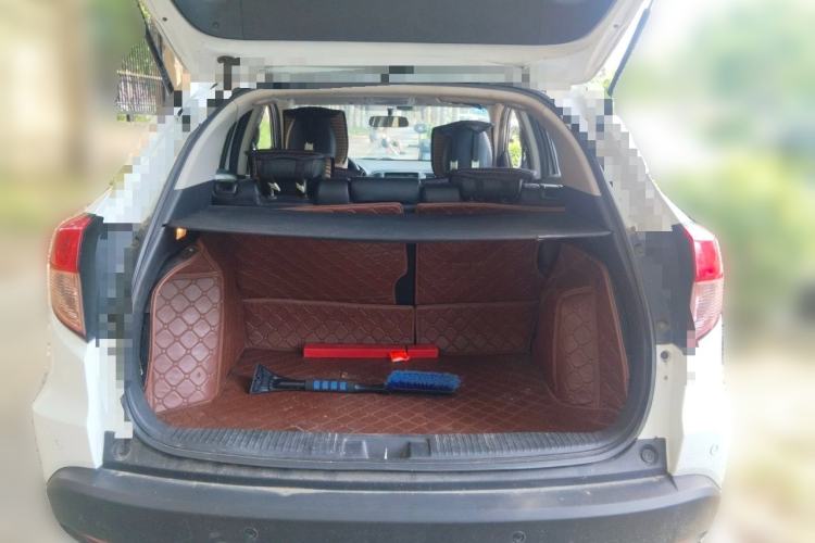 Used Honda Vezel 2015 1.8L CVT 2WD Elite Model Trunk