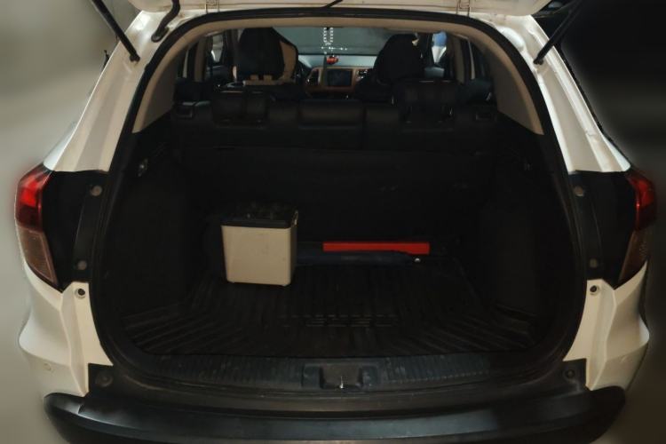 Used Honda Vezel 2015 1.8L CVT 2WD Luxury Model Trunk