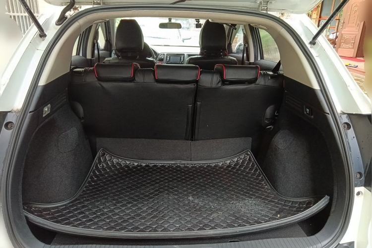 Used Honda Vezel 2015 1.5L CVT two-wheel drive Comfort trim Trunk