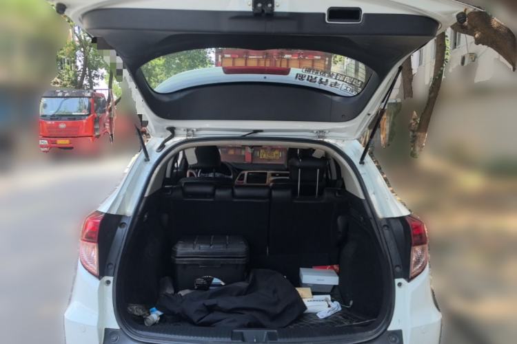 Used Honda Vezel 2015 1.8L CVT 2WD Luxury Model Trunk