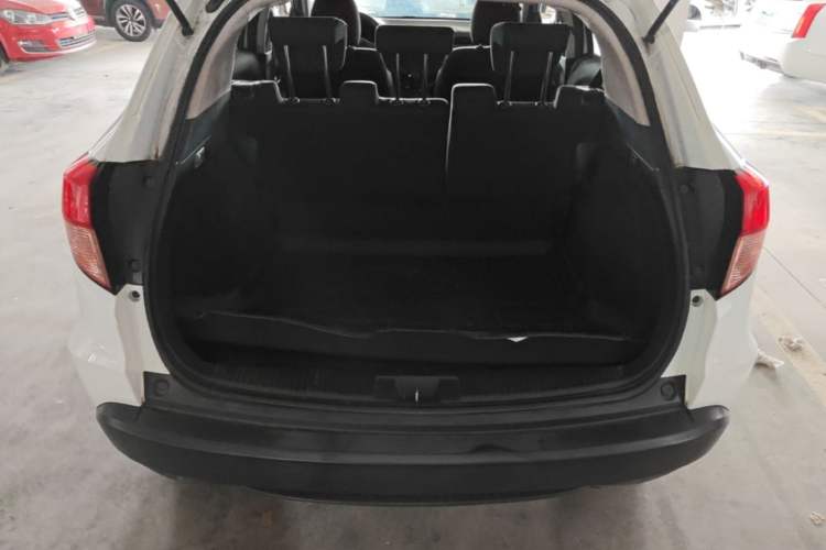 Used Honda Vezel 2015 1.5L CVT two-wheel drive Comfort trim Trunk