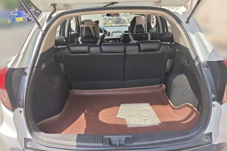 Used Honda Vezel 2015 1.8L CVT 2WD Elite Model Trunk