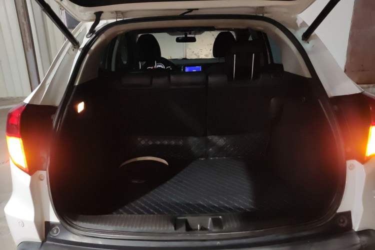 Used Honda Vezel 2015 1.8L CVT 2WD Luxury Model Trunk