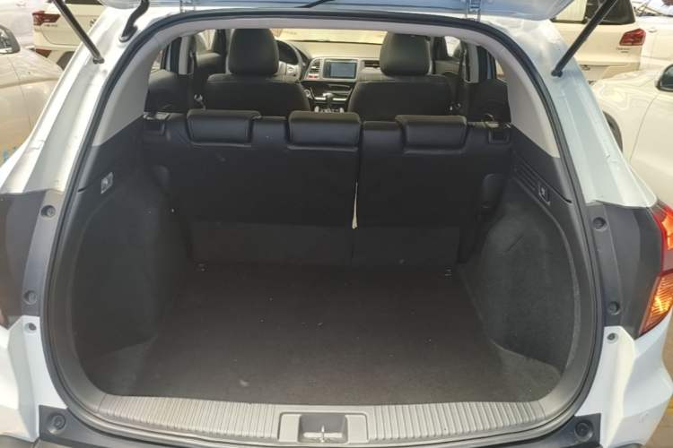 Used Honda Vezel 2015 1.8L CVT 2WD Luxury Model Trunk