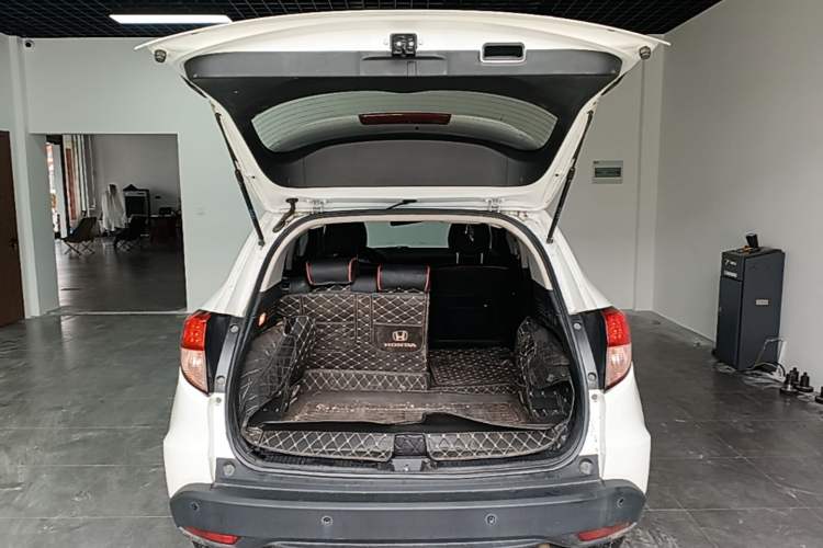 Used Honda Vezel 2015 1.5L CVT two-wheel drive Comfort trim Trunk