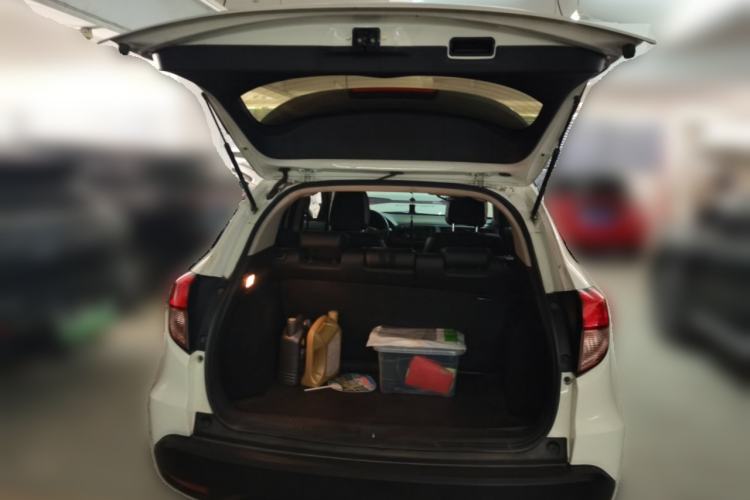 Used Honda Vezel 2015 1.8L CVT 2WD Elite Model Trunk