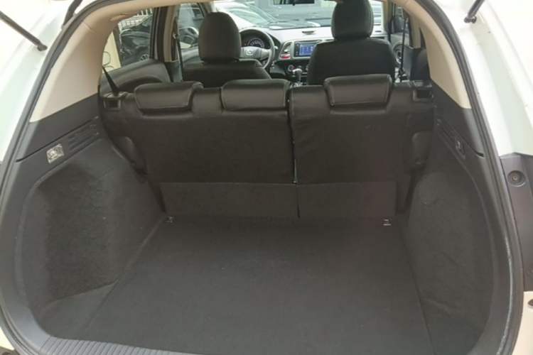 Used Honda Vezel 2015 1.5L CVT two-wheel drive Comfort trim Trunk