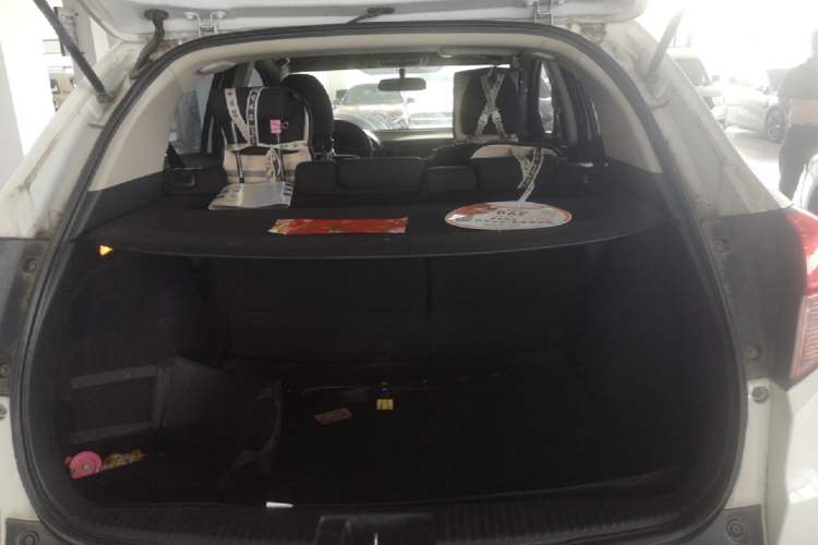 Used Honda Vezel 2015 1.5L CVT two-wheel drive Comfort trim Trunk