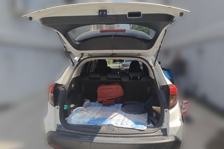 Used Honda Vezel 2015 1.8L CVT 2WD Luxury Model Trunk