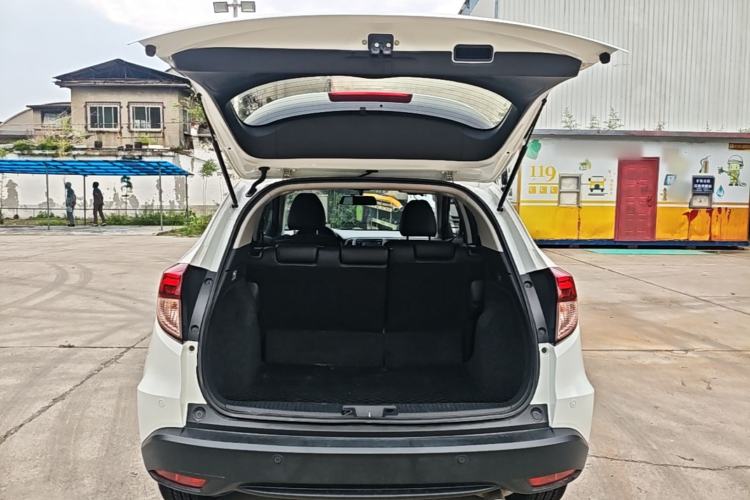 Used Honda Vezel 2015 1.8L CVT 2WD Luxury Model Trunk