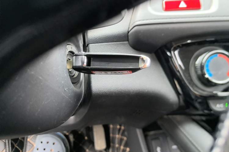 Used Honda Vezel 2015 1.5L CVT two-wheel drive Comfort trim Vehicle Key
