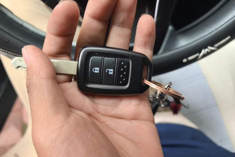 Used Honda Vezel 2015 1.5L CVT two-wheel drive Comfort trim Vehicle Key