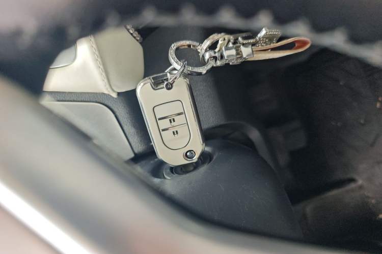 Used Honda Vezel 2015 1.5L CVT two-wheel drive Comfort trim Vehicle Key