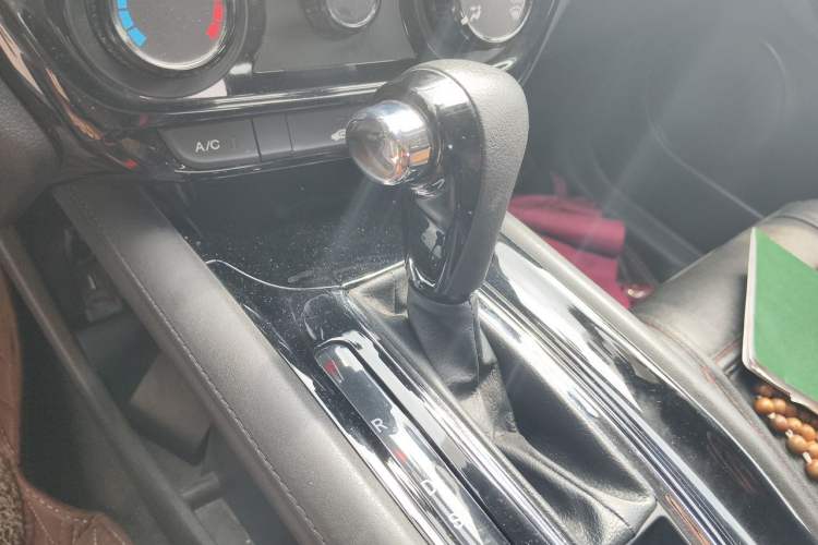 Used Honda Vezel 2015 1.5L CVT two-wheel drive Comfort trim Vehicle Key