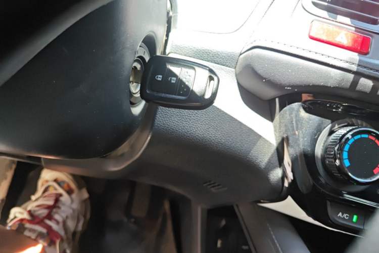 Used Honda Vezel 2015 1.5L CVT two-wheel drive Comfort trim Vehicle Key