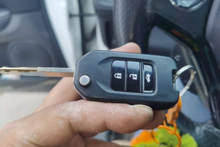 Used Honda Vezel 2015 1.5L CVT two-wheel drive Comfort trim Vehicle Key