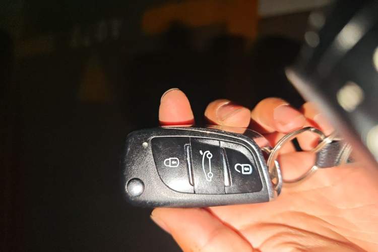 Used Honda Vezel 2015 1.5L CVT two-wheel drive Comfort trim Vehicle Key