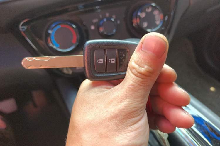 Used Honda Vezel 2015 1.5L CVT two-wheel drive Comfort trim Vehicle Key