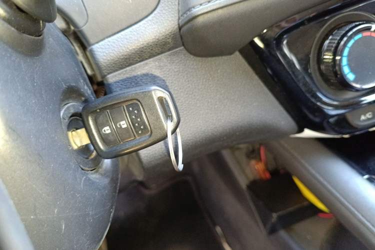 Used Honda Vezel 2015 1.5L CVT two-wheel drive Comfort trim Vehicle Key