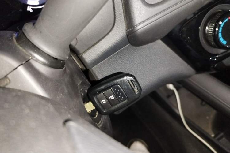 Used Honda Vezel 2015 1.5L CVT two-wheel drive Comfort trim Vehicle Key