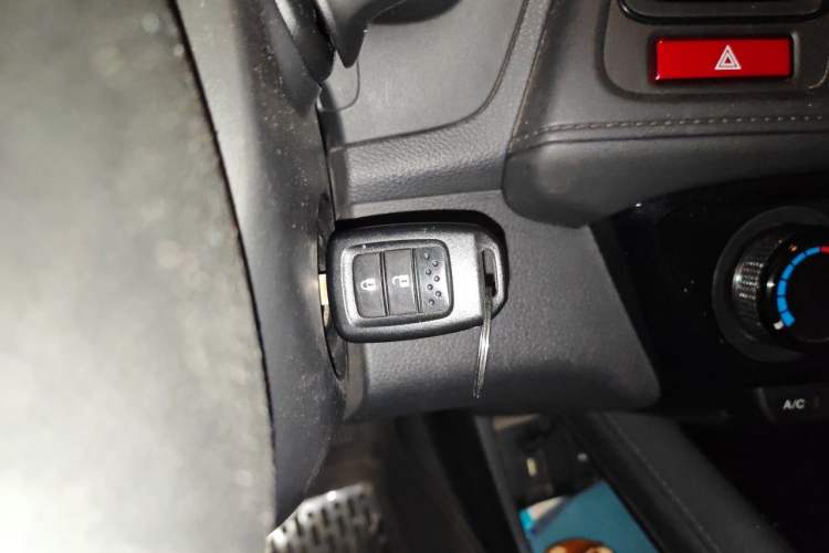 Used Honda Vezel 2015 1.5L CVT two-wheel drive Comfort trim Vehicle Key