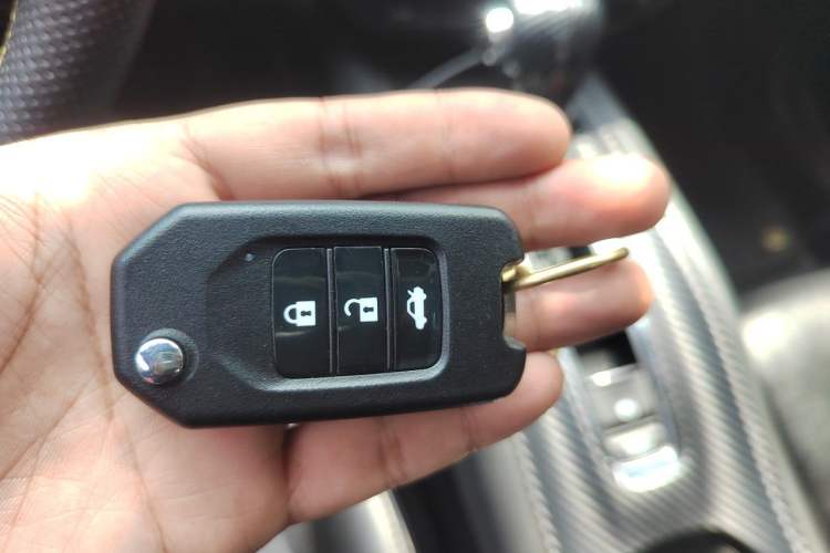Used Honda Vezel 2015 1.5L CVT two-wheel drive Comfort trim Vehicle Key