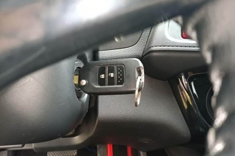 Used Honda Vezel 2015 1.5L CVT two-wheel drive Comfort trim Vehicle Key