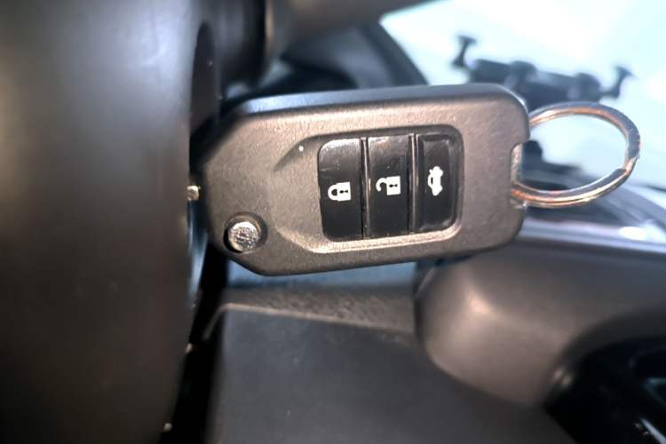 Used Honda Vezel 2015 1.5L CVT two-wheel drive Comfort trim Vehicle Key