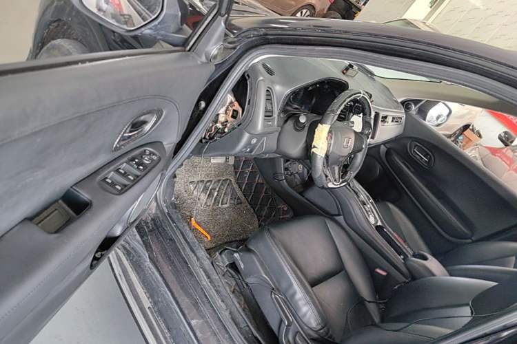 Used Honda Vezel 2016 1.8L CVT Front-Wheel Drive Pioneer Edition Driver Seat