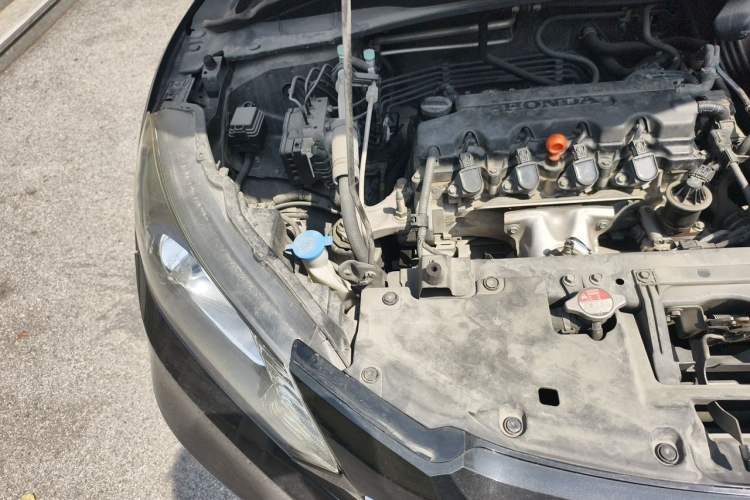 Used Honda Vezel 2016 1.8L CVT Front-Wheel Drive Pioneer Edition Engine Bay Right