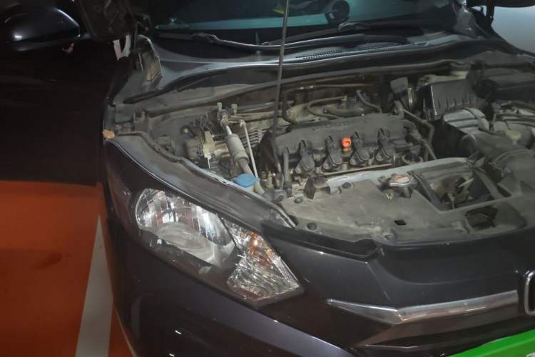 Used Honda Vezel 2016 1.8L CVT Front-Wheel Drive Pioneer Edition Engine Bay Right