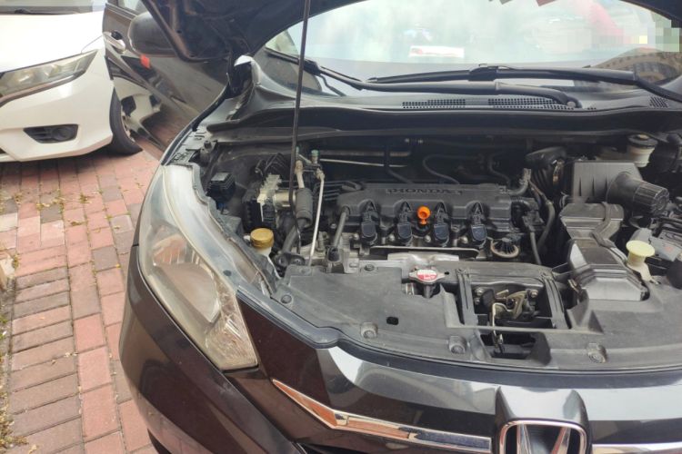 Used Honda Vezel 2016 1.8L CVT Front-Wheel Drive Pioneer Edition Engine Bay Right