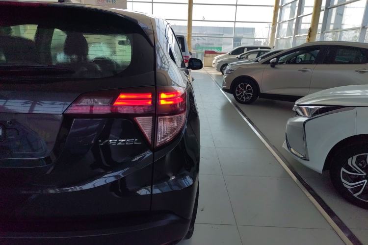 Used Honda Vezel 2016 1.8L CVT Front-Wheel Drive Pioneer Edition Exterior 2