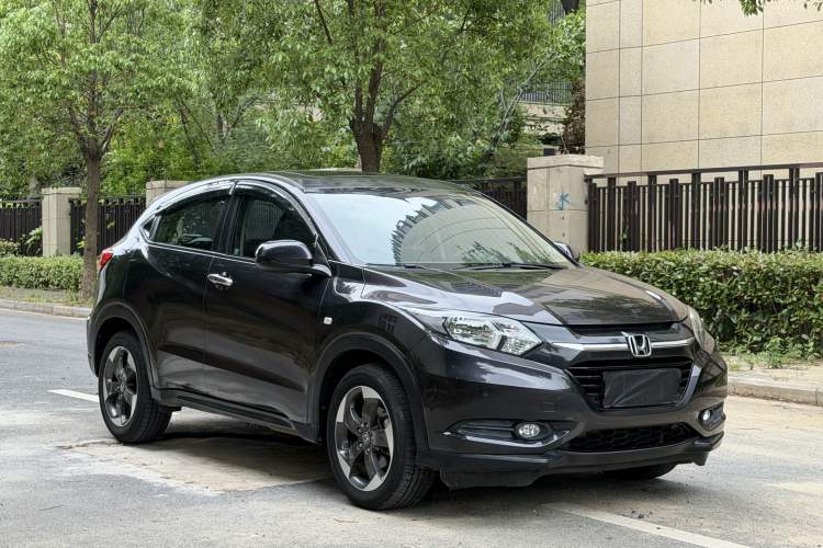 Used Honda Vezel 2016 1.8L CVT Front-Wheel Drive Pioneer Edition Front Right 45 Deg